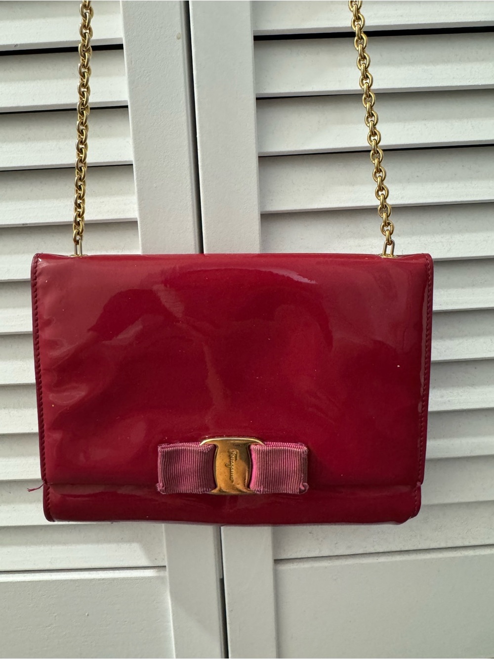 Salvatore Ferragamo Pink Patent Leather Shoulder Bag Chain strap Bow gold hardwa